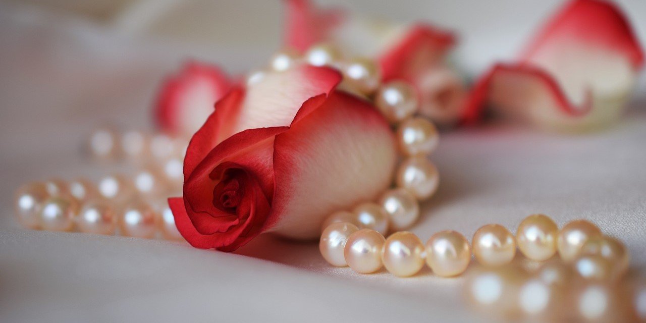 A Beginner's Guide to Buying a Pearl Necklace