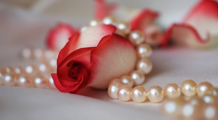 A Beginner’s Guide to Buying a Pearl Necklace