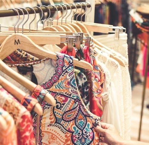 5 Factors to Consider When Buying Women Dresses